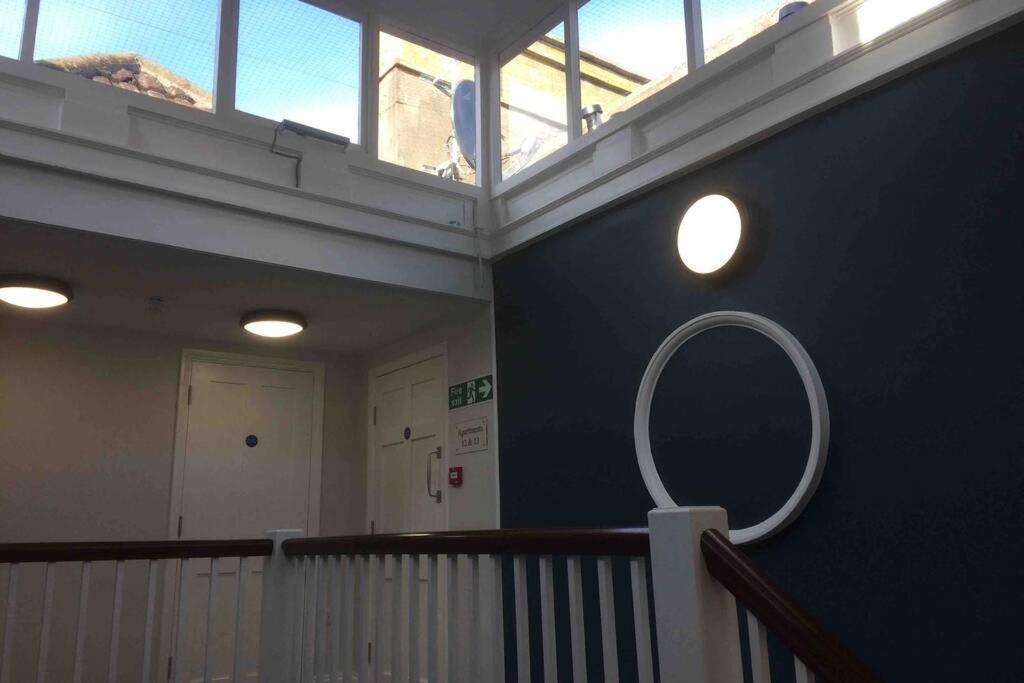 Beautiful Bath Apartment In Central Milsom Street Exterior foto
